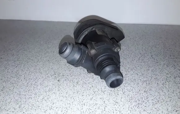 BMW 5 E39 Electric auxiliary coolant/water pump 8381989