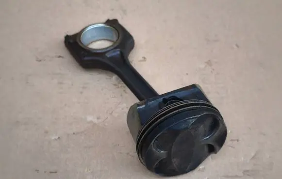 Mini One - Cooper Coupe R56 Piston with connecting rod