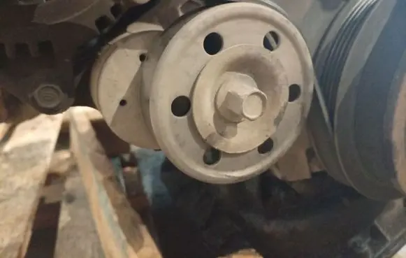 Toyota Avensis T250 Generator/alternator belt tensioner