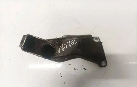 Volkswagen PASSAT B5.5 Engine mounting bracket 8e0199307a
