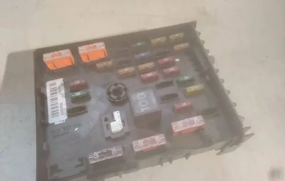 Volkswagen PASSAT B6 Fuse module 3C0937125