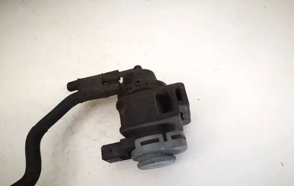 Renault Laguna III Turbo solenoid valve 8200575400