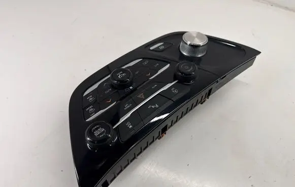 Chrysler Pacifica Climate control unit P6UX671X8AA T336910375