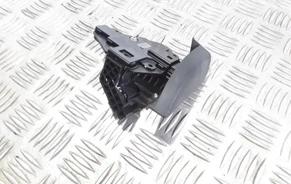 KIA Ceed Glove box opening button 