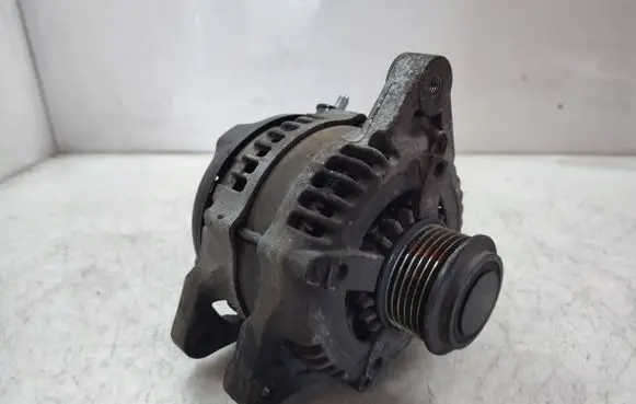 KIA Sorento Generator/alternator 373002F200