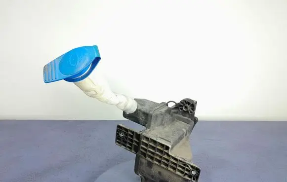 Windshield washer fluid reservoir/tank