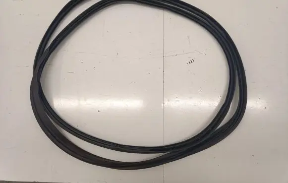 Subaru Forester SK Trunk rubber seal (body) 