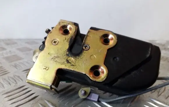 Jeep Cherokee III KJ Front door lock 