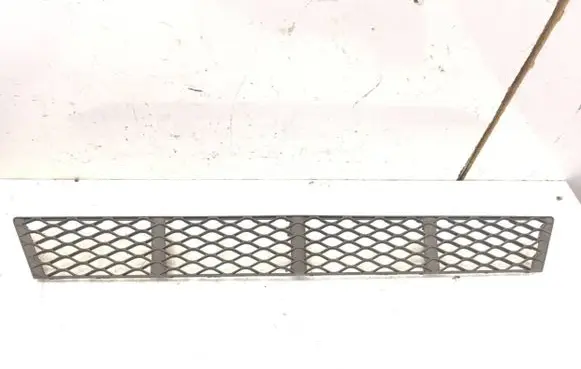 Mercedes-Benz E W211 Front bumper lower grill A2118850122