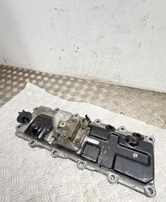 Nissan Patrol Y61 Rocker cam cover 13264VC103 22371VC102