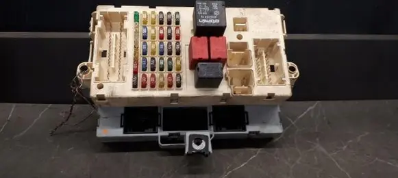 Alfa Romeo 147 Fuse box set 46746375