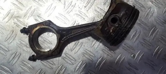 Opel Astra G Piston with connecting rod