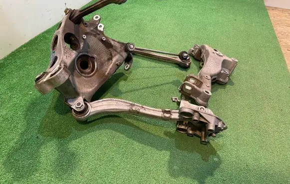 Porsche 911 Stub axle 