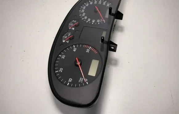 Volkswagen PASSAT B5 Speedometer (instrument cluster) 3B1919880G 88311245