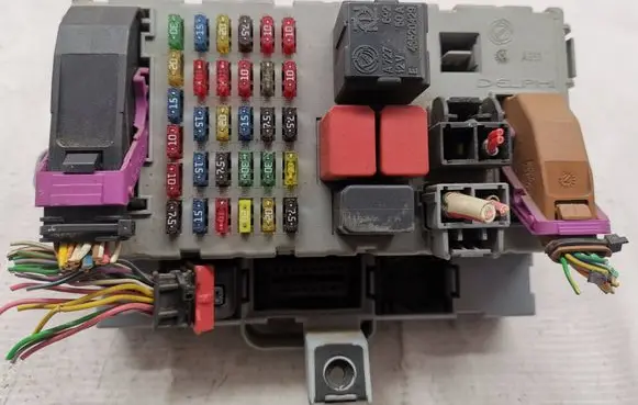 Fiat Punto (188) Fuse module 46817785