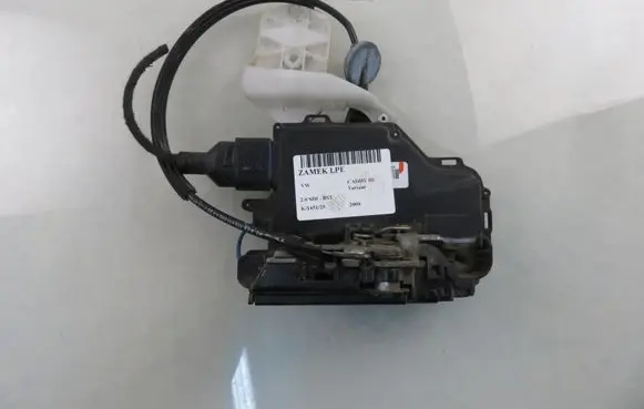 Volkswagen Caddy Front door lock 3D1837015AB