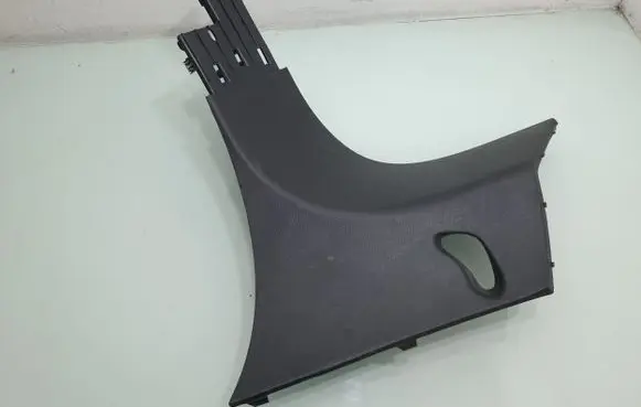 (D)pillar trim (top)