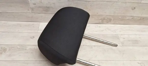 Volkswagen PASSAT B5.5 Rear seat headrest 