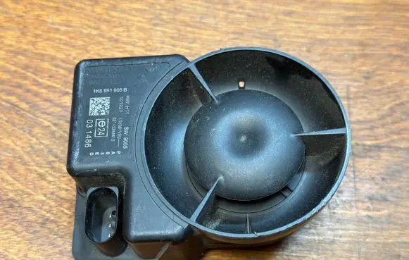 Volkswagen PASSAT B7 Alarm system siren 1K8951605B
