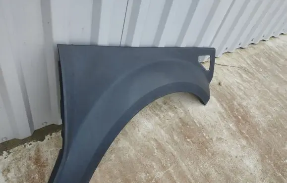 Fender trim (molding)
