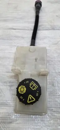 Ford Kuga II Brake fluid reservoir ZBIORNICZEK
