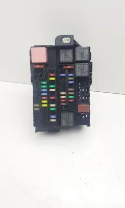 Renault Latitude (L70) Fuse module 252363897R