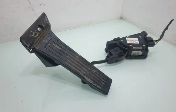 KIA Sportage Accelerator throttle pedal 327002S910