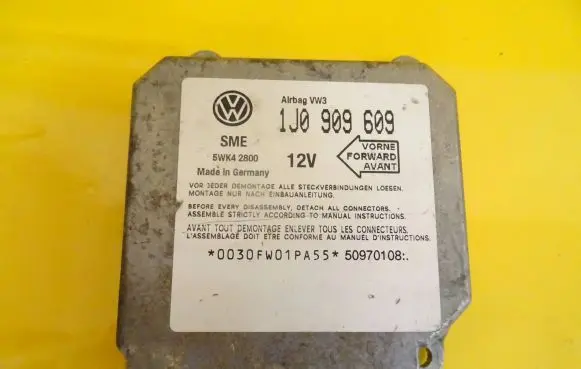 Volkswagen Golf IV Airbag control unit/module 1J0909609