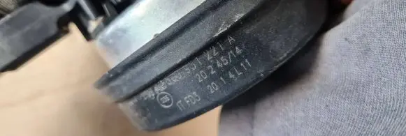 Audi A3 S3 8V Horn signal 5Q0951221A LEWY