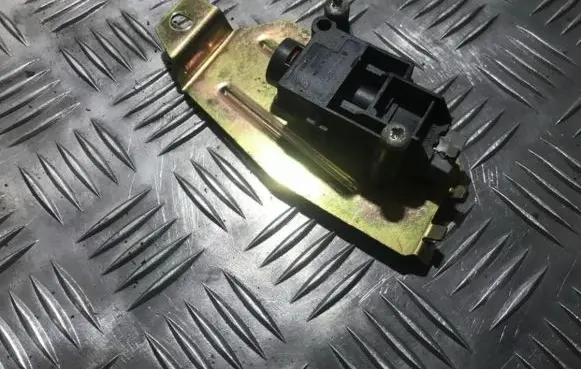 Ford Mondeo MK II Fuel cut-off switch 960722b