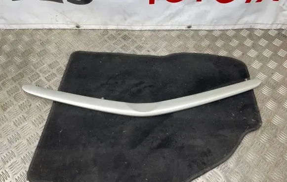 Toyota Prius (XW20) Front bumper upper radiator grill 5271147010