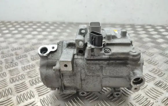 Toyota RAV 4 (XA40) Air conditioning (A/C) compressor (pump) 0422000533