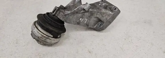 Mercedes-Benz E W211 Engine mounting bracket A6112230704