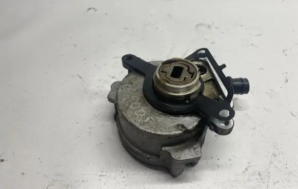 Volkswagen Touareg II Vacuum pump 03H145100C