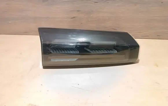 Tailgate rear/tail lights