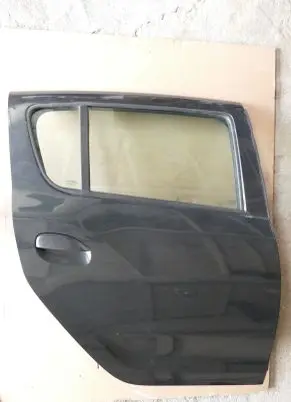 Dacia Sandero Rear door