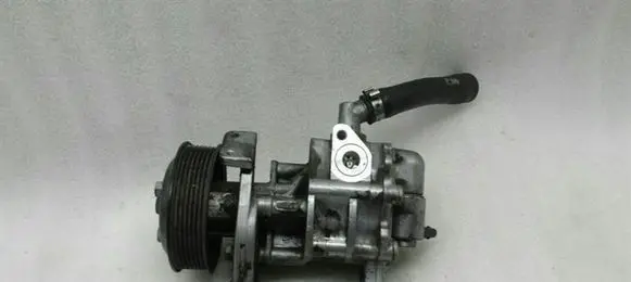 BMW 5 GT F07 Power steering pump 6796493