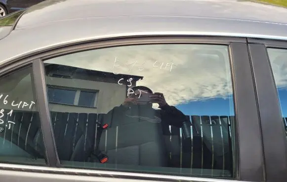 BMW 3 E46 Sliding door window/glass