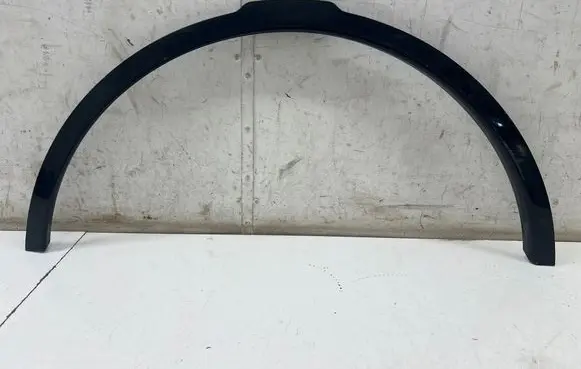 Land Rover Discovery 5 Front arch trim HY3216A075AE