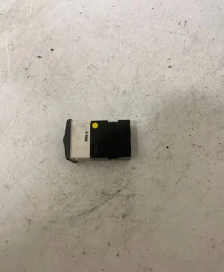 Suzuki Jimny Headlight level height control switch 32932074 9926B