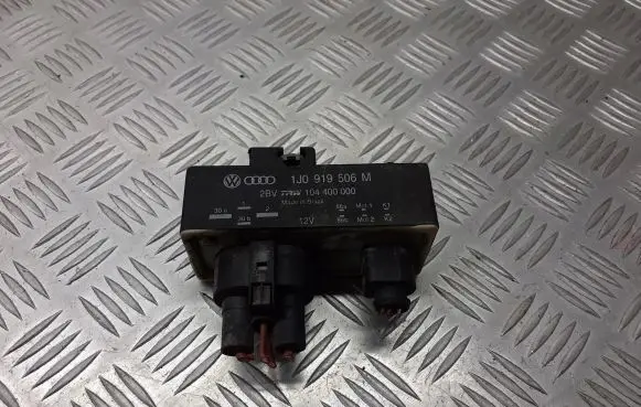 Seat Ibiza III (6L) Coolant fan relay 1J0919506M