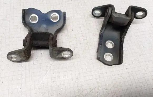 Toyota Avensis T250 Front door hinge set 