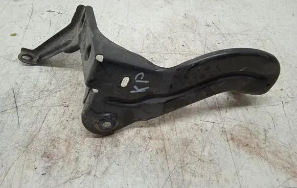 Audi A6 S6 C6 4F Intercooler pipe mounting bracket 4F0145813