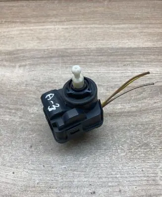Headlight level adjustment motor