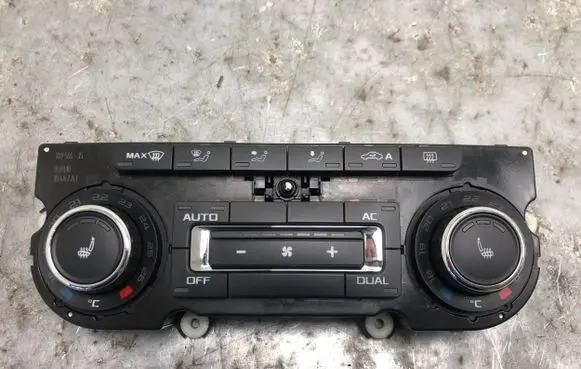 Skoda Octavia Mk2 (1Z) Climate control unit 3T0907044AS