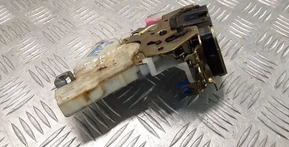 Subaru Impreza II Rear door lock 61100FE040