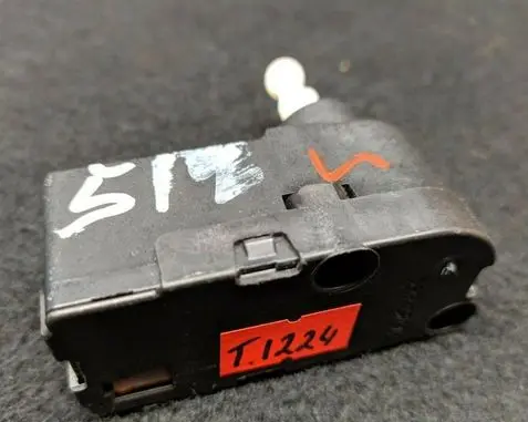 Skoda Octavia Mk1 (1U) Headlight level adjustment motor 1J0941295A