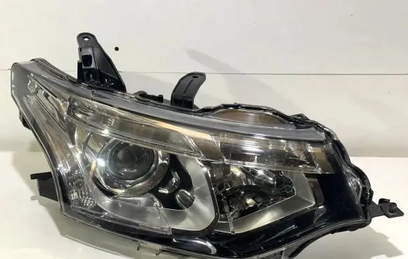 Mitsubishi Outlander Headlight/headlamp 4B45X8301C2