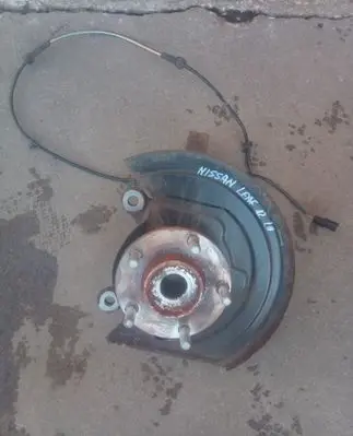 Nissan Leaf I (ZE0) Front wheel hub