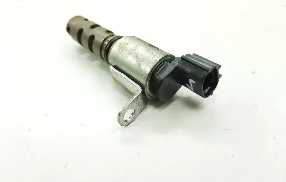 Lexus CT 200H Camshaft vanos timing valve 337010